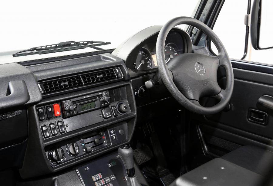 Интерьер Mercedes-Benz G300 CDI Professional (W461) 2017 года  (AU) (фото 21 из 40)